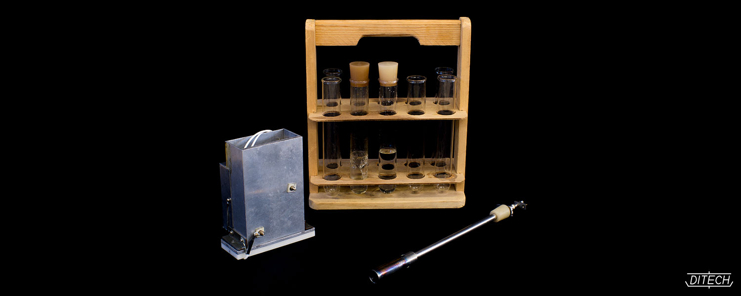 Small measurement probe for laboratories